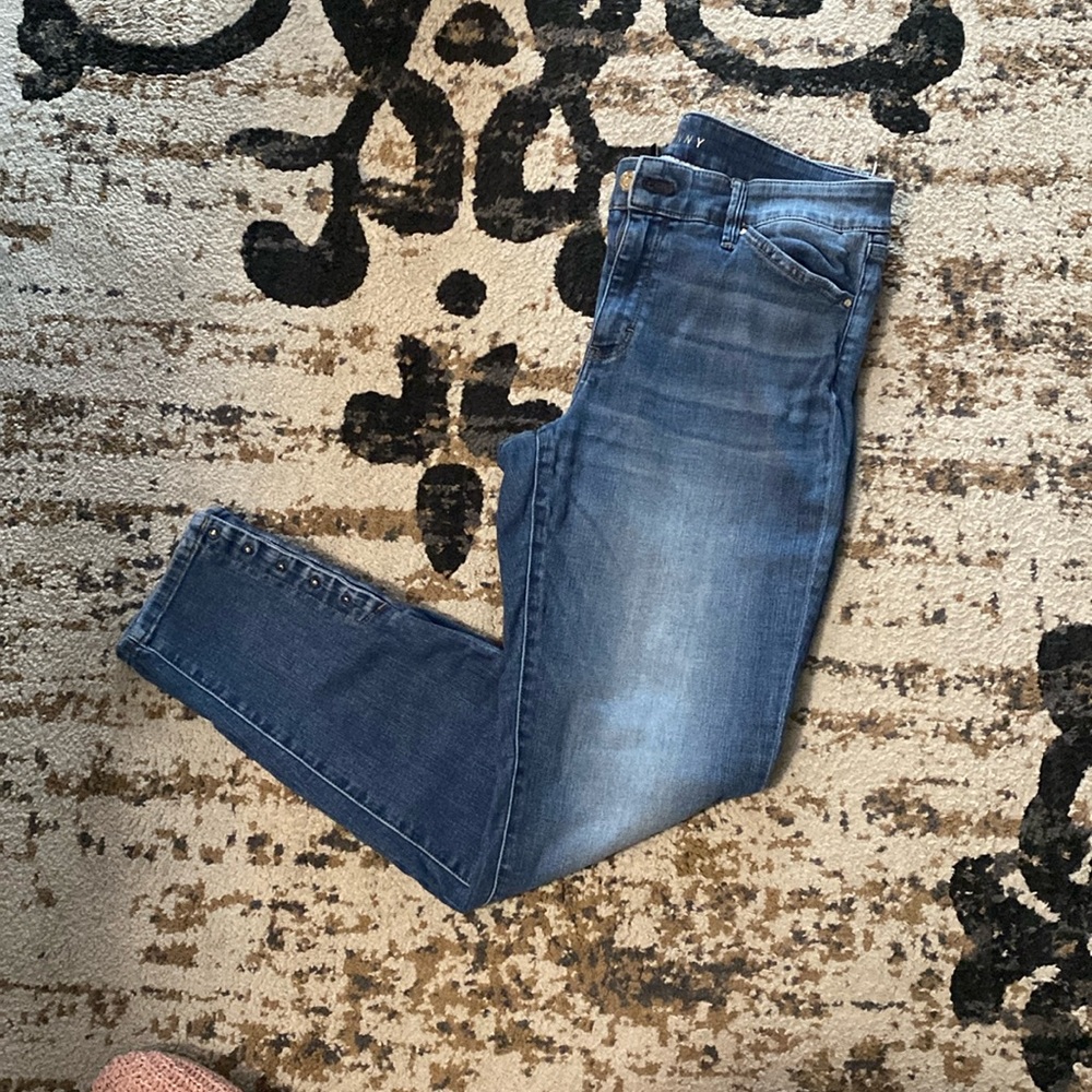 WHBM Size 10L skinny ankle jean with button detail on ankle